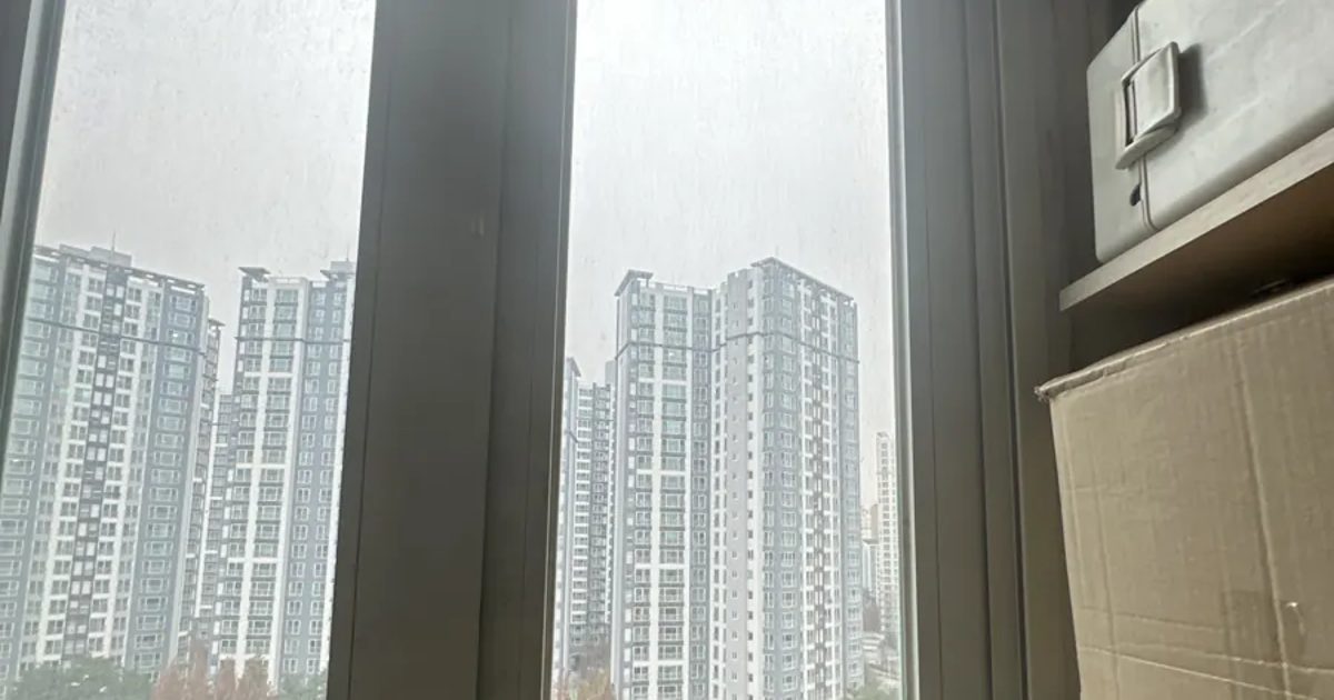 창문 경첩 교체 안내 사진
